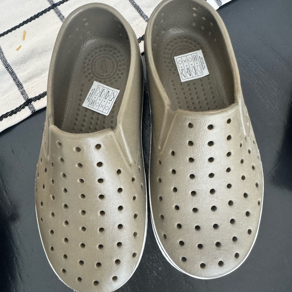 Native Kids Water Shoes in Metallic Gold